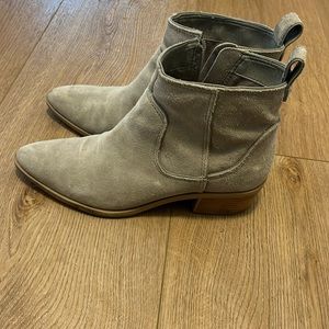 Dolce vita suede booties with side zipper. Great condition.